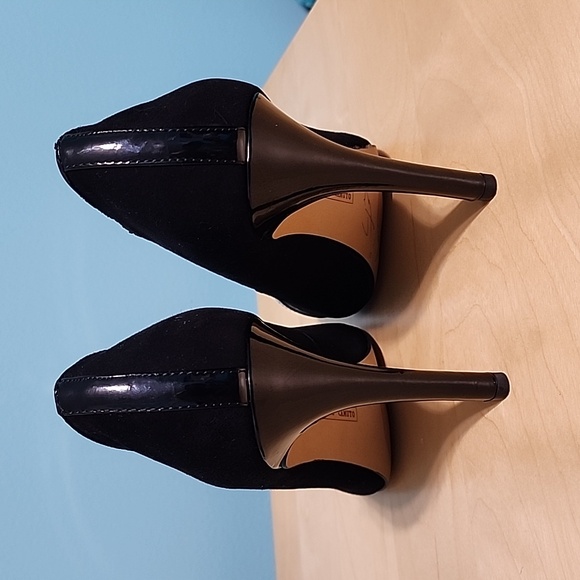 VINCE CAMUTO Black Suede Leather Pumps, Size 7B/37 - Picture 6 of 10